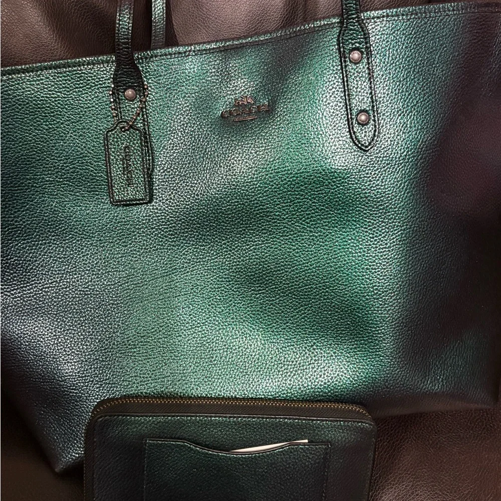 Coach oil slick Tote Bag with matching wallet! - Picture 2 of 5